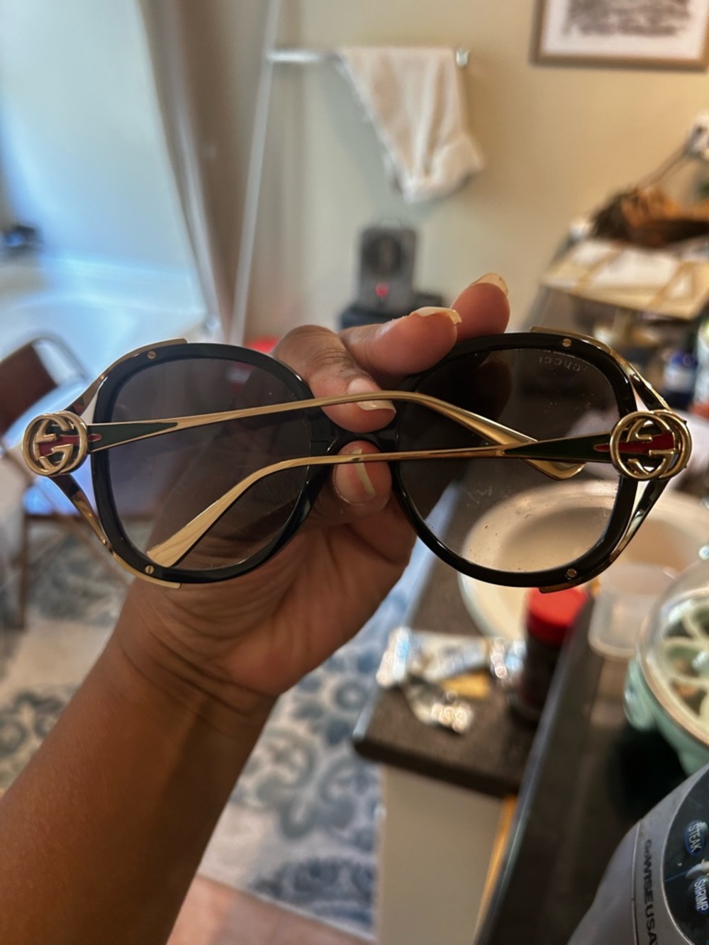 Gucci Black and Gold Round Logo Sunglasses with Brown Gradient Lenses